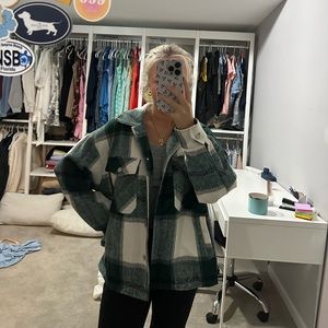 Perfect green + white oversized flannel jacket - Size: S
